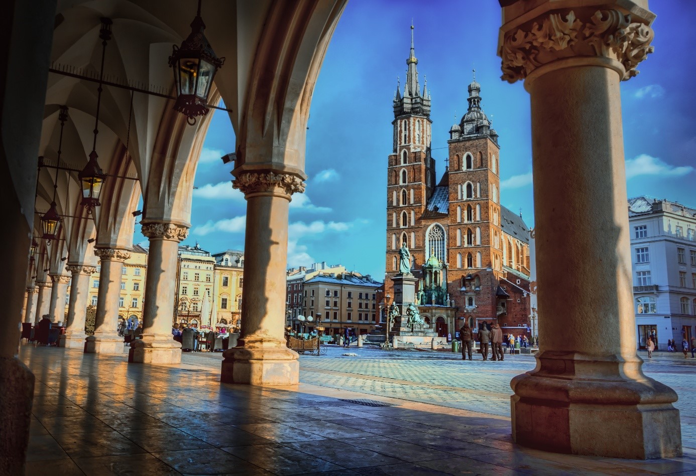Zdjęcie przedstawia rynek w Krakowie. Fot. Wojciech Rochowicz