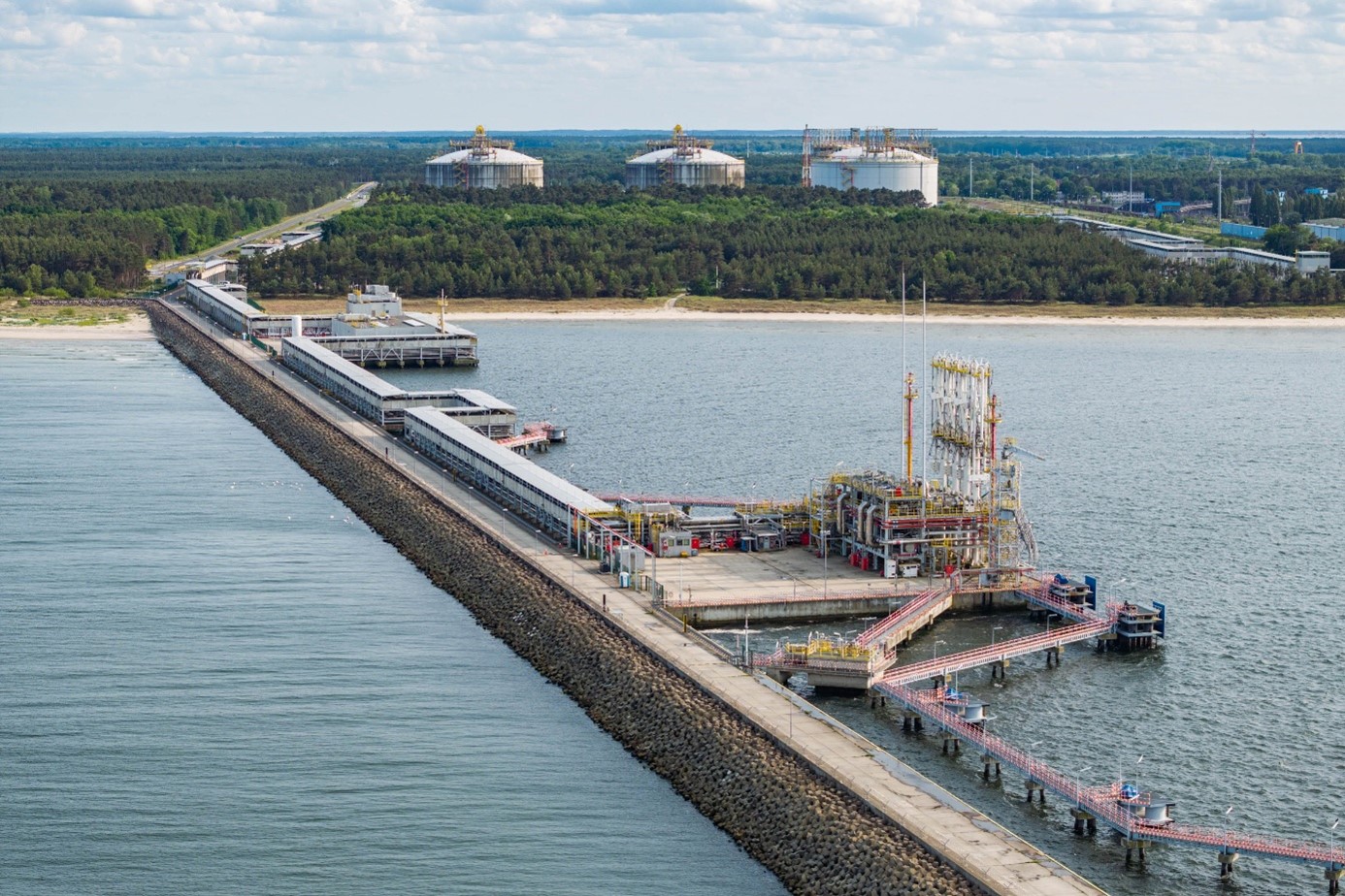 Terminal LNG w Świnoujściu, źródło: MFiPR