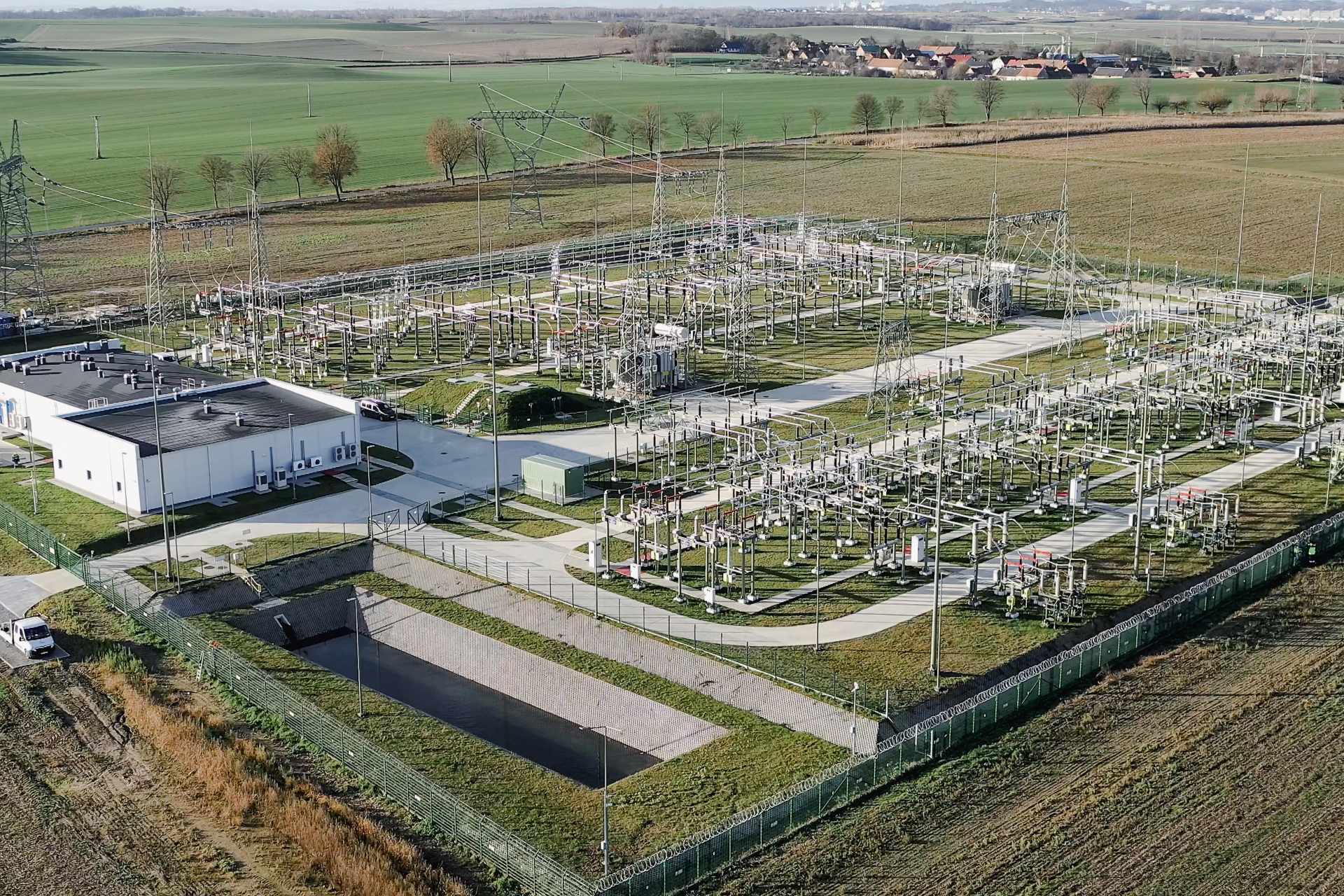 Zdjęcie z lotu ptaka stacji elektroenergetycznej Nysa.